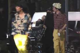 不仅没分还带男友见妈妈！马思纯张哲轩当街搂抱，打情骂俏依然甜图片
