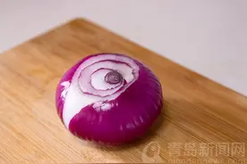 洋葱拌脂渣 夏日里给你带来舌尖上的特殊口味图片