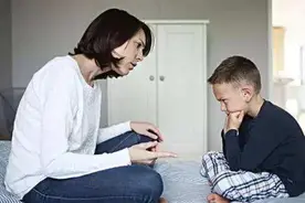 孩子打人有攻击性，并非总因叛逆，家长了解下孩子的“领地意识”图片