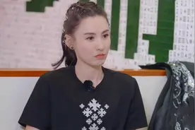 张柏芝人到中年更美，穿T恤配皮裤，打扮洋气直言不会再公开感情图片