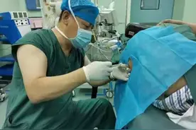 驼背老人饱受排尿困扰，经尿道前列腺剜除术为其解烦忧图片