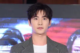 杨洋的西装搭配，身材气质样样都有！图片