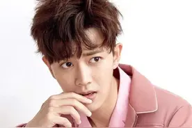 年轻一代男明星粉色系造型盘点～谁才是你心中那个温柔可爱的男孩图片