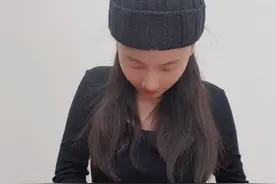 孙骁骁高情商辟谣怀孕，秀50厘米蚂蚁腰，自嘲穿紧身衣显头大图片