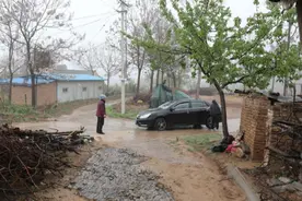 地坑院怎么排水，下雨天带大家去看看地坑院里的老人是怎么生活的图片