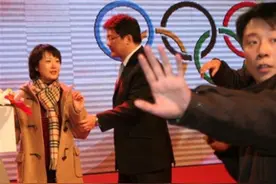 央视主持人张斌近况曝光，曾被妻子揭发，复合后受到重用了吗？图片