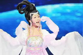 李玉刚一首《新贵妃醉酒》，爱恨就在一瞬间，举杯对月情似天视频封面