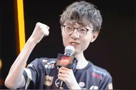 退役后的MLXG捉襟见肘，连一万元都拿不出来，余额仅剩个位数图片