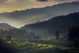 来点不一样的！云上畅游腾冲神秘的佤族村寨司莫拉图片