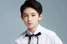 荣梓杉与史彭元登《时尚芭莎》，戴罗意威帽子太帅气，CP感十足图片