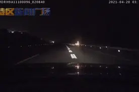 男子醉酒开车赶回厦门见女友，困了竟在高速公路上酣睡图片