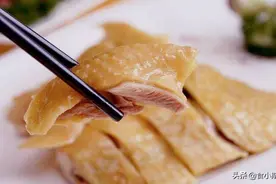 白斩鸡的正确做法，在家就能做，鲜嫩又下饭，比黄焖鸡还好吃图片