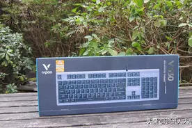 银轴速度青轴手感，这就是雷柏V530防水机械键盘图片