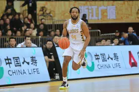 CBA外援威尔斯隔离期间脏话吐槽隔离条件差 球迷为此吵翻了图片
