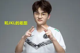 这就是IG泡芙和JackeyLove的差距，EZ打团技能全空，这大招更离谱图片