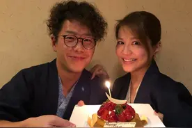 50岁林晓峰曝离婚，被指小三的男星带老婆露面辟谣，自称很无辜图片