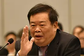 身价165亿，拿100亿建大学，校名遭质疑，曹德旺真的在做实事吗？图片
