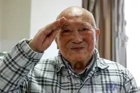 10岁孩子声称爬过雪山走完长征，毛主席问谁能证明？他回答：贺龙图片