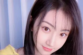 景甜“满血复活”，穿大码卫衣配空气留海，换个眉毛简直换了个头图片