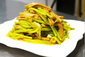 大厨分享黄花菜炒牛肚的家常做法，营养美味口感好，做法特简单视频封面