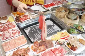 吃烤肉时，总有服务员问：要换纸吗？听朋友说完，才知有猫腻图片