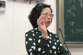 大学老师“精致”穿搭走红，每天衣服不重样，学生：堪比时尚达人图片