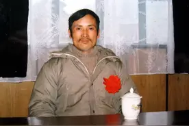 不在沉默中爆发，就在沉默中灭亡！比如：胡子图片