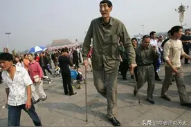12年前，中国巨人鲍喜顺不顾医生反对，执意生子，孩子现状如何？图片