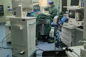 南昌大学二附院整形美容科团队为患者顺利取出体内针灸微细断针图片