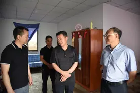 领导调研丨省住房城乡建设厅领导来乐调研脱贫攻坚农房建设工作图片