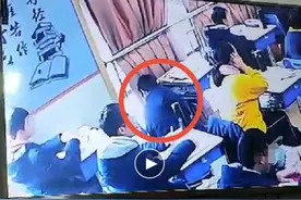 背书背不出课堂上罚蹲，14岁初中生6楼坠亡，学校称跳楼轻生，家属不承认留“遗书”图片