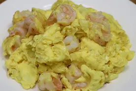 天凉多吃这道菜，鲜奶虾仁滑蛋，鸡蛋蓬松，虾仁脆嫩，好吃不油腻图片