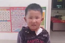 儿子和她姐姐的照片图片