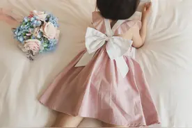 4岁女儿裙子被扯坏，宝妈原价索赔，3天后，女儿被全班孤立图片