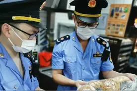 过期面包做汉堡，旧袜子旧内衣做毛巾…多家被曝光企业回应；监管部门连夜检查汉堡王上海门店图片