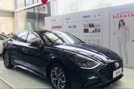 全新现代索纳塔到店，黑色涂装很大方，配置曝光，1.5T油耗仅5.6L图片