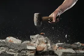 经济萧条的时候，应该把所有东西砸更烂？图片