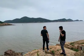 章子欣父亲朋友圈发文否认要将女儿海葬：从没说过图片