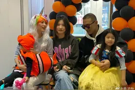 章子怡一家过万圣节！小苹果高颜值艳压后妈，郭富城把方媛宠上天图片