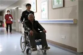90岁老军人专程点赞 她凭什么获评“全军先进老干部工作者”图片