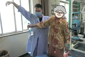 7旬阿姨脑梗“偏瘫”，两个月康复训练后恢复行走图片