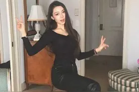 吉娜晒生图大腿整整粗一圈！穿修身衣勒出巴掌腰，却暴露梨形身材图片