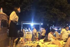 90后女子摆地摊日赚4000，520奖励自己一辆奥迪车，创业干货分享图片