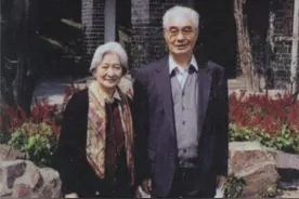 荣毅仁墓地，位于华侨公墓内，和妻子杨鉴清墓咫尺距离，相守相伴图片