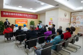 博士坐诊关爱缺牙人群 小白兔口腔医院为您解忧图片