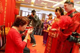 接亲当天，新娘的姐妹列出家规，新郎听完怒了：退婚，我承受不起图片