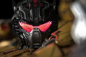 《变形金刚》钢锁（Grimlock）1/10 比例全身雕像图片