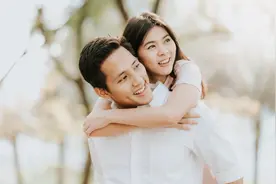 中年男人的心里，谁才是那个最亲的人？他们说出了一样的答案图片
