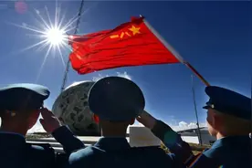 写给八一 | 仰望军旗 初心如磐图片
