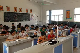 男孩发育晚，应该晚上学？男宝宝与女宝宝的差异，入学时间的选择图片